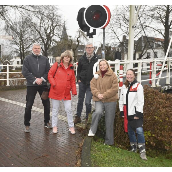 Foto beheerder en bestuur Dorpshuis